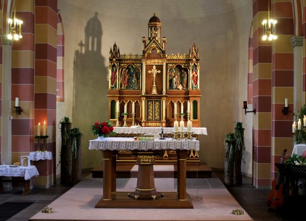 Altarraum der Pfarrkirche St. Georg