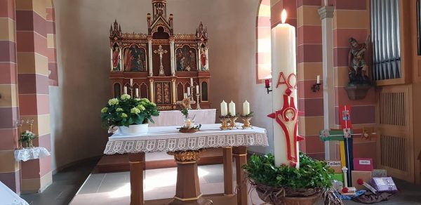 Altarraum der Pfarrkirche St. Georg Altenheerse