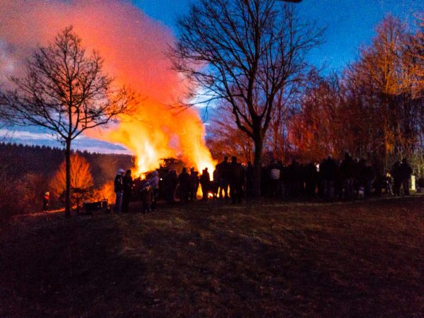 Osterfeuer auf dem Himmelsberg