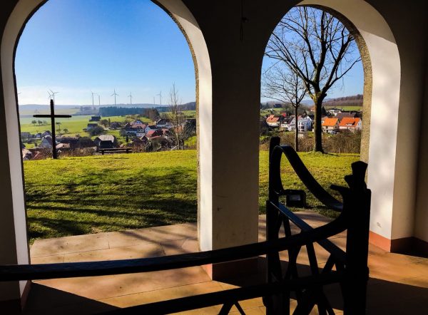 Blick aus der Himmelsbergkapelle auf Altenheerse